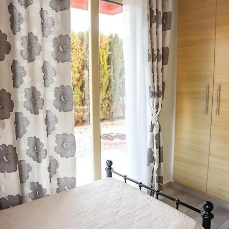 דירה Beautiful Near The Sea And A Large Private Garden Paphos