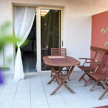 Beautiful Near The Sea And A Large Private Garden דירה *