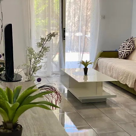 Beautiful Near The Sea And A Large Private Garden דירה