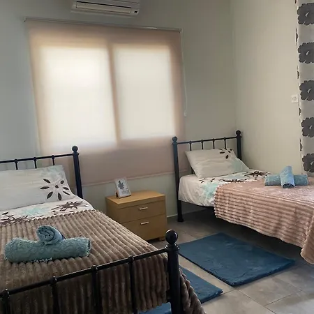 Beautiful Near The Sea And A Large Private Garden דירה
