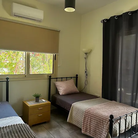 Beautiful Near The Sea And A Large Private Garden דירה