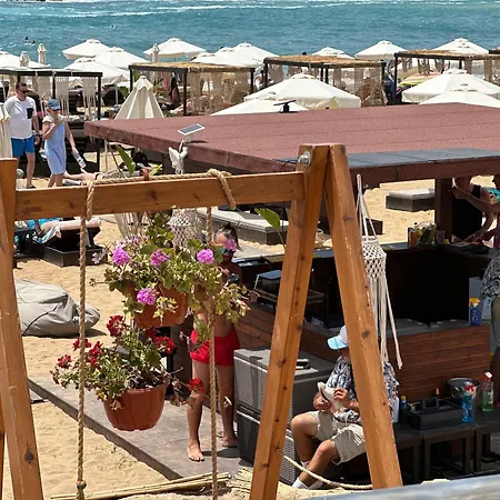 Beautiful Near The Sea And A Large Private Garden דירה *
